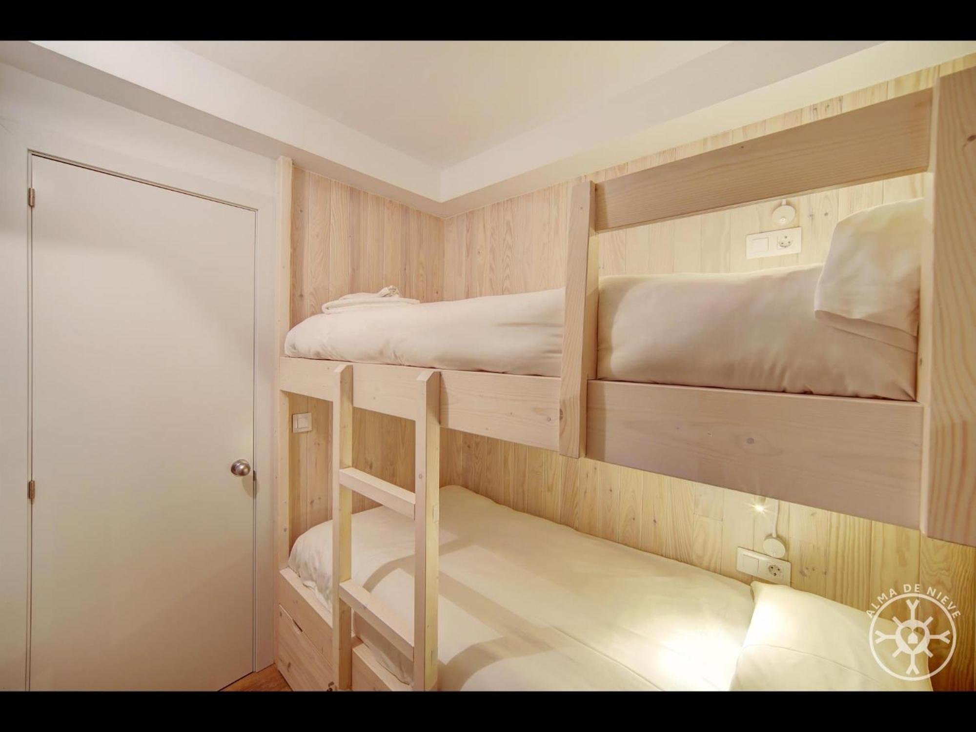 Orri En Baqueira Apartment Naut Aran Ngoại thất bức ảnh